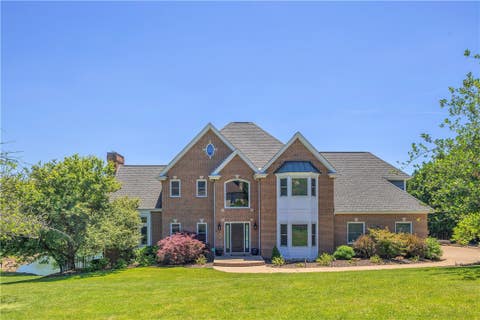 Photo of 7 Hawthorne Ln, Irwin, PA 15642 (MLS # 1758586)