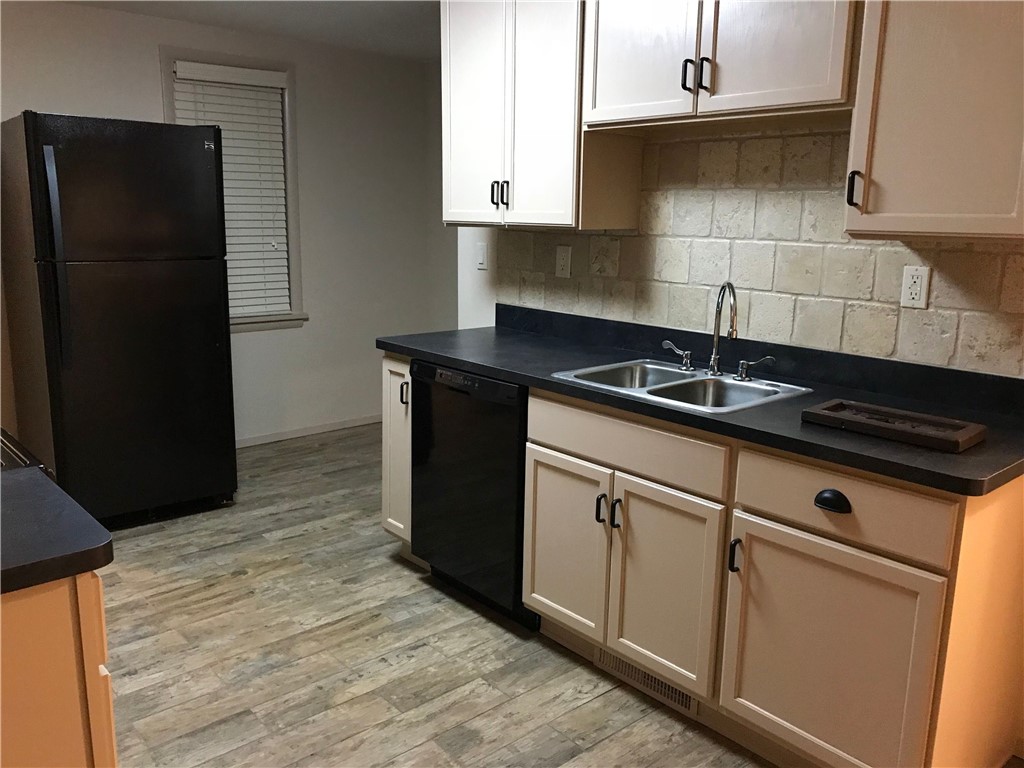 Coraopolis, Pennsylvania 15108, United States, 2 Bedrooms Bedrooms, ,1 BathroomBathrooms,Residential,Active,163803