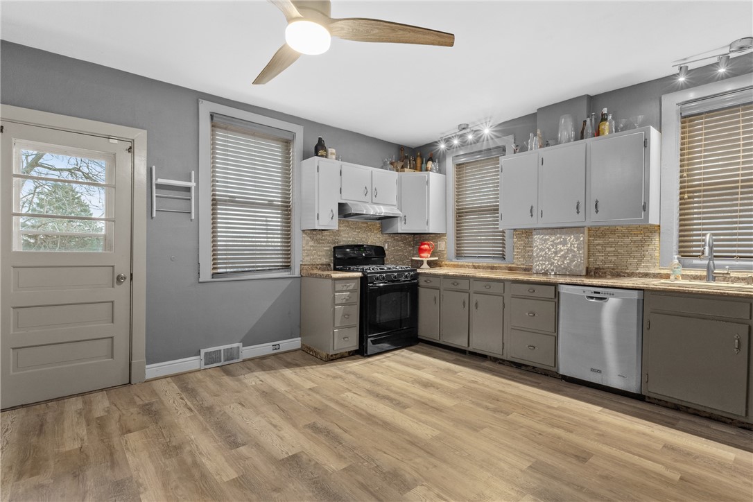 Beechview, Pennsylvania 15216, United States, 2 Bedrooms Bedrooms, ,2 BathroomsBathrooms,Residential,Active,24472