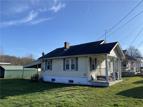 Photo of 518 3rd St, Greensboro, PA 15338 (MLS # 1744083)