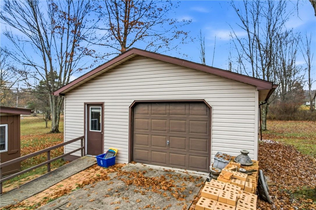 Shenango, Pennsylvania 16134, United States, 2 Bedrooms Bedrooms, ,1 BathroomBathrooms,Residential,Active,242970