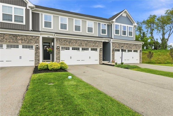 9004 WELLINGTON CT, JEANNETTE, PA 15644 - Image a51e4fb67dcb5e2ab1e14493e6704feb/3673501060