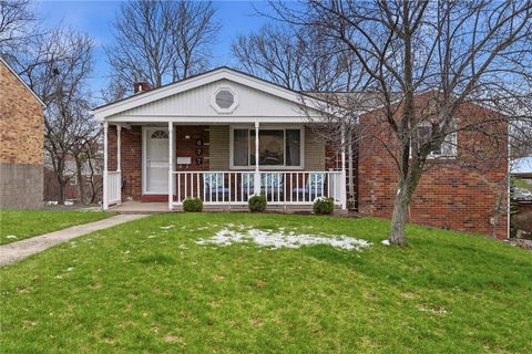 Photo of 677 Doris Dr, Pittsburgh, PA 15243 (MLS # 1744652)