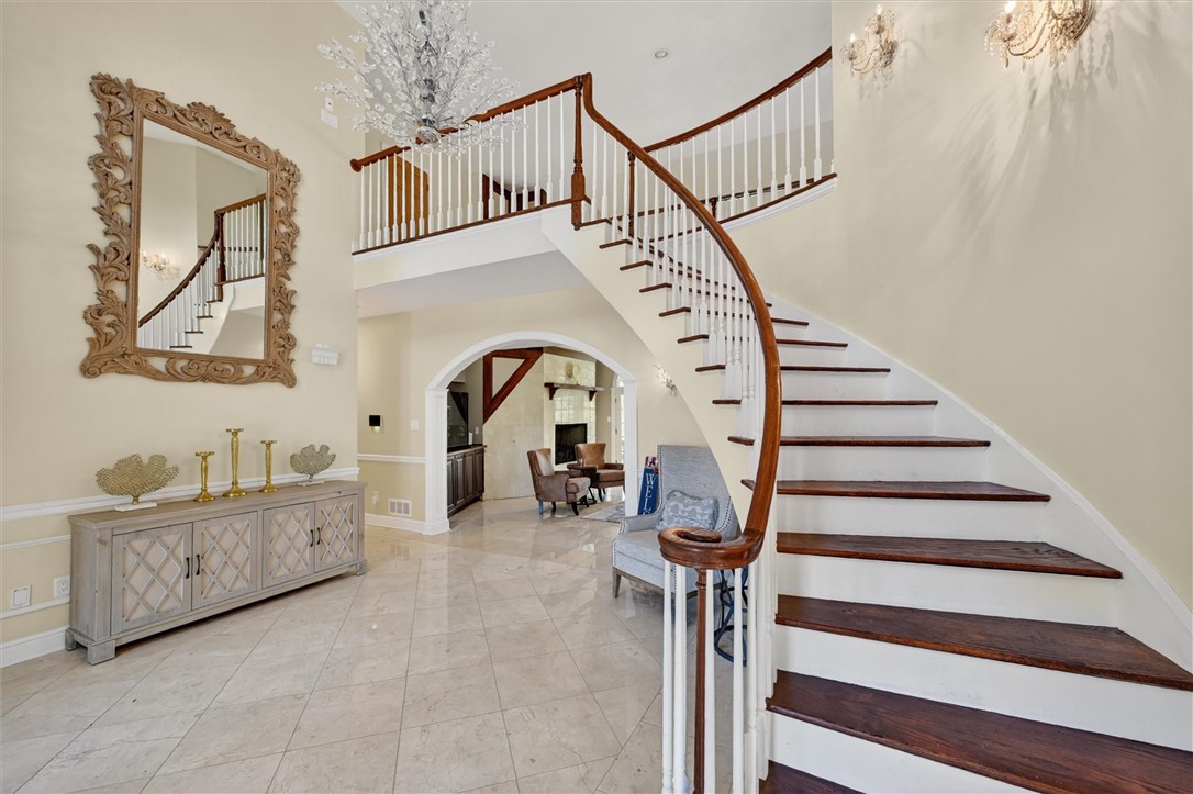 105 Lantern Cir