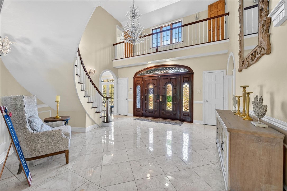 105 Lantern Cir