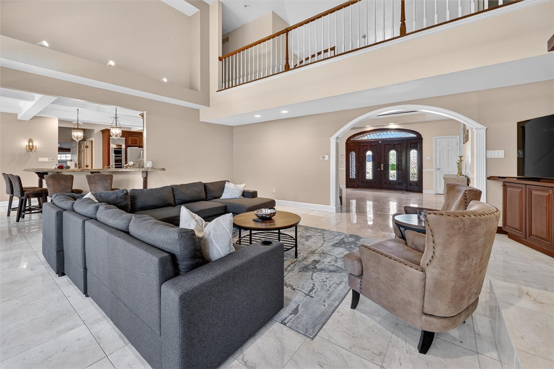 105 Lantern Cir