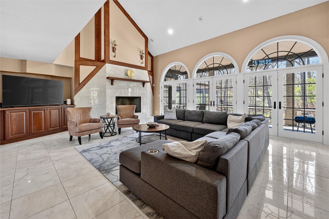 105 Lantern Cir