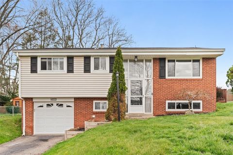 4052 Crestwood Dr West Deer PA 15044