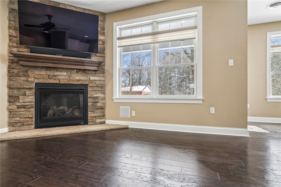 883 Hearthstone Circle