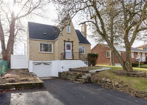 Photo of 415 Charlotte Dr, Pittsburgh, PA 15236 (MLS # 1736604)