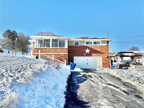 Photo of 210 Highland Dr, Elizabeth, PA 15037 (MLS # 1738617)