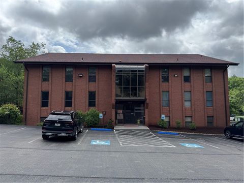 109 Mcknight Park Dr Ross Twp PA 15237