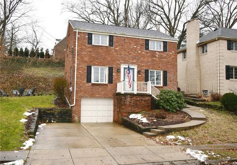 Photo of 912 Country Club Dr, Pittsburgh, PA 15228 (MLS # 1736156)