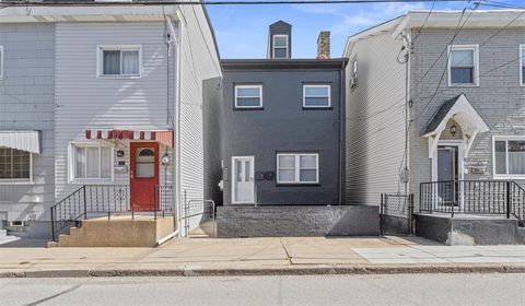Photo of 339 Taylor St, Pittsburgh, PA 15224 (MLS # 1751225)