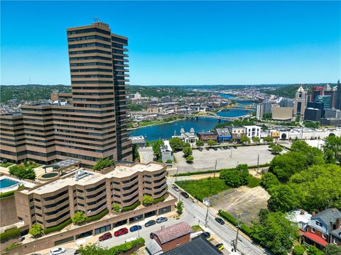 Photo of 1 1 Trimont Lane Unit 1136, Pittsburgh, PA 15211 (MLS # 1748704)