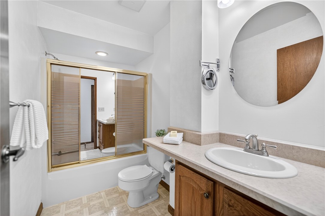 Coraopolis, Pennsylvania 15108, United States, 3 Bedrooms Bedrooms, ,3 BathroomsBathrooms,Residential,Pending,210822