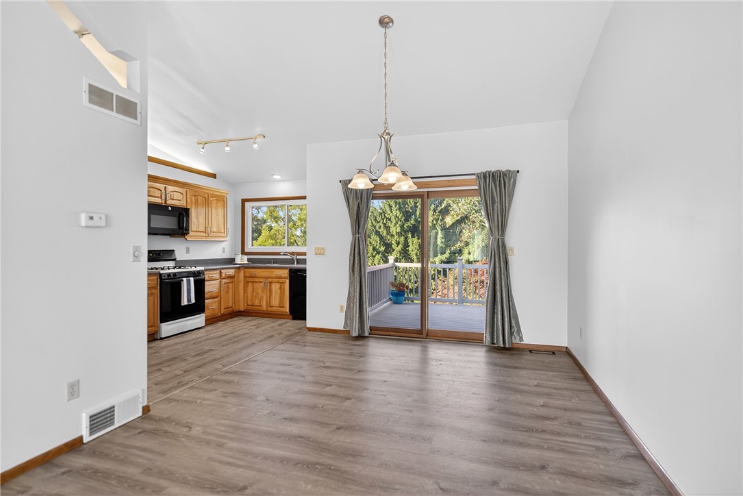 Coraopolis, Pennsylvania 15108, United States, 3 Bedrooms Bedrooms, ,3 BathroomsBathrooms,Residential,Pending,210822