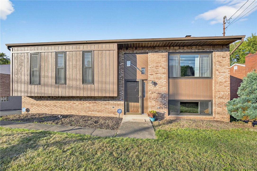 Coraopolis, Pennsylvania 15108, United States, 3 Bedrooms Bedrooms, ,3 BathroomsBathrooms,Residential,Pending,210822