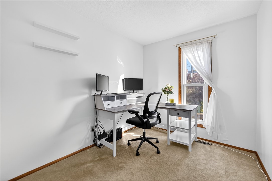 Coraopolis, Pennsylvania 15108, United States, 3 Bedrooms Bedrooms, ,3 BathroomsBathrooms,Residential,Pending,210822