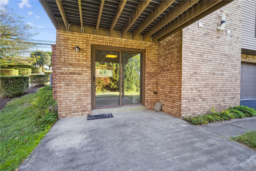 Coraopolis, Pennsylvania 15108, United States, 3 Bedrooms Bedrooms, ,3 BathroomsBathrooms,Residential,Pending,210822