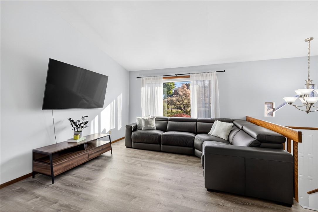 Coraopolis, Pennsylvania 15108, United States, 3 Bedrooms Bedrooms, ,3 BathroomsBathrooms,Residential,Pending,210822