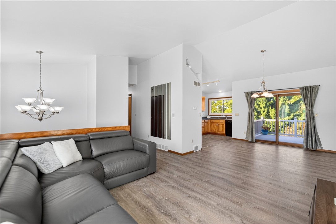 Coraopolis, Pennsylvania 15108, United States, 3 Bedrooms Bedrooms, ,3 BathroomsBathrooms,Residential,Pending,210822