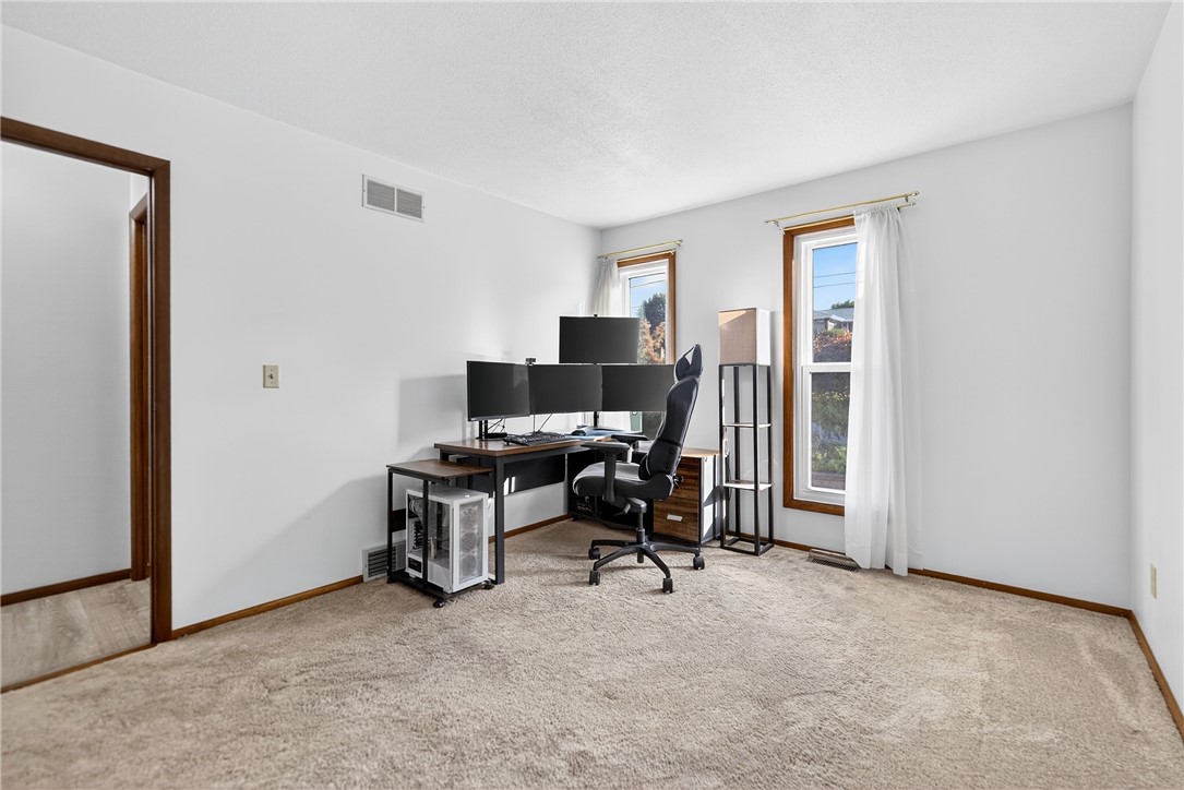 Coraopolis, Pennsylvania 15108, United States, 3 Bedrooms Bedrooms, ,3 BathroomsBathrooms,Residential,Pending,210822