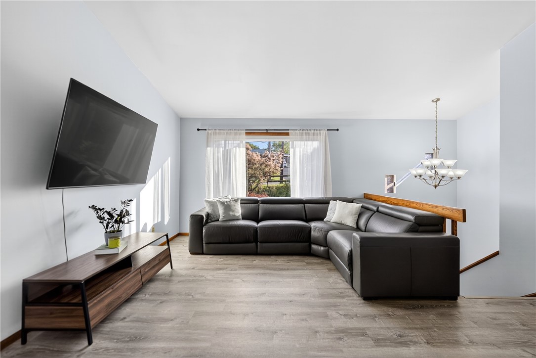 Coraopolis, Pennsylvania 15108, United States, 3 Bedrooms Bedrooms, ,3 BathroomsBathrooms,Residential,Pending,210822