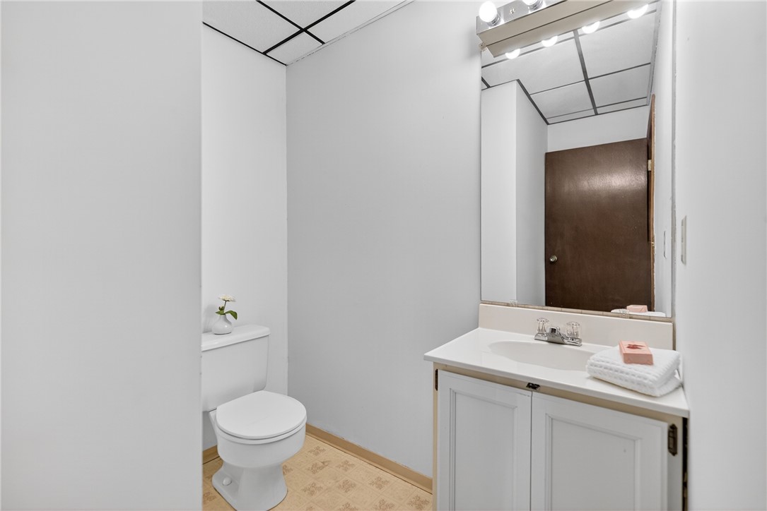 Coraopolis, Pennsylvania 15108, United States, 3 Bedrooms Bedrooms, ,3 BathroomsBathrooms,Residential,Pending,210822