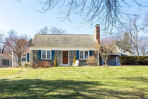 Photo of 3335 Crestview Dr, Bethel Park, PA 15102 (MLS # 1742124)