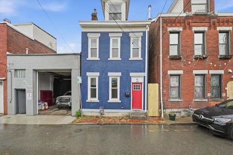 Photo of 2403 Wrights Way, Pittsburgh, PA 15203 (MLS # 1732181)