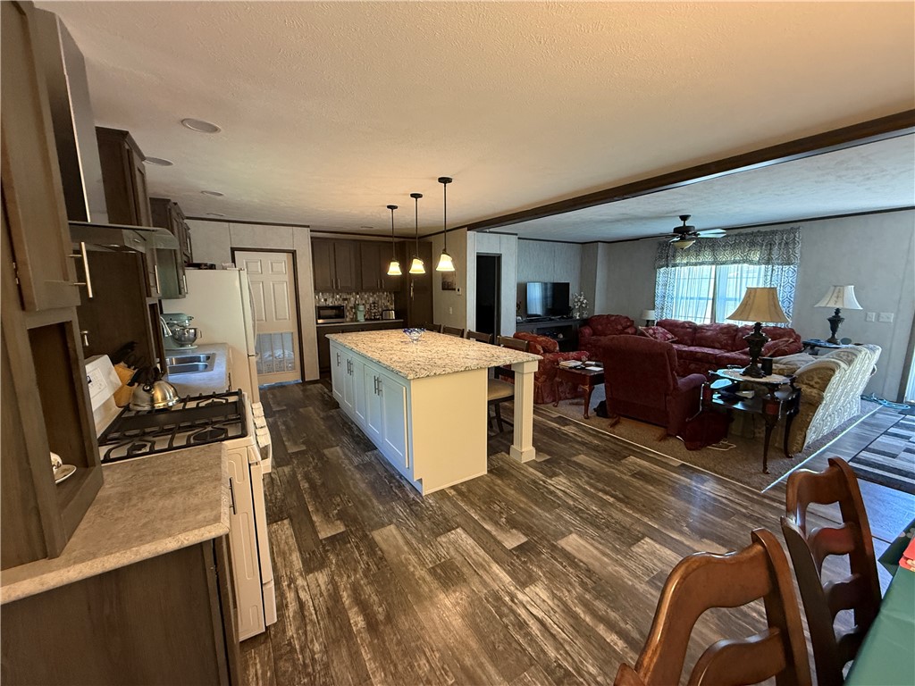 606 Ashley Dr