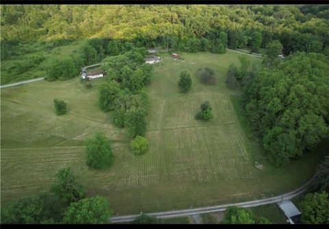 Photo of 931 Darlington Rd, Ligonier, PA 15658 (MLS # 1742444)