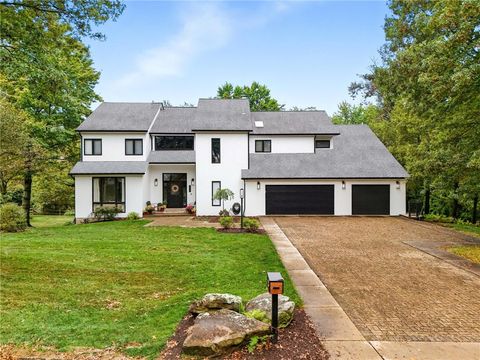 Photo of 215 Timber Ridge Rd, Pittsburgh, PA 15238 (MLS # 1743815)