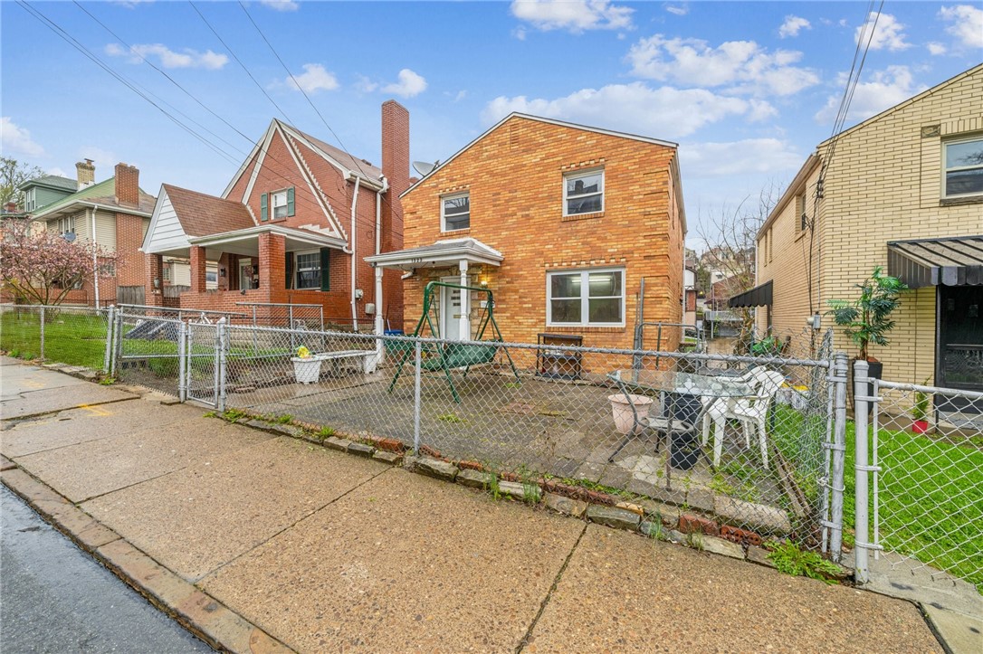 1523 Dagmar Ave