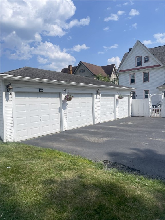 New Castle, Pennsylvania 16101, United States, 6 Bedrooms Bedrooms, ,4 BathroomsBathrooms,Residential,Active,153152