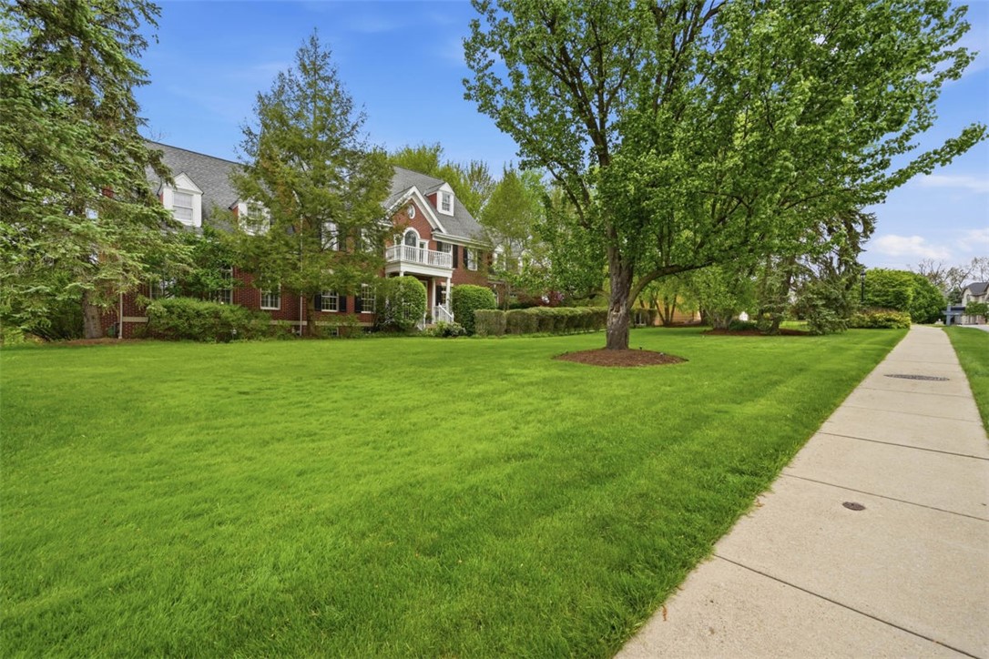 120 Lyndhurst Circle