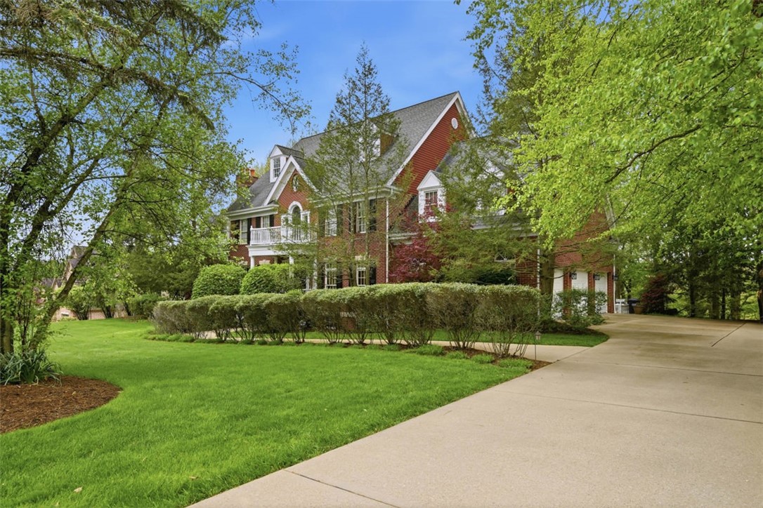 120 Lyndhurst Circle
