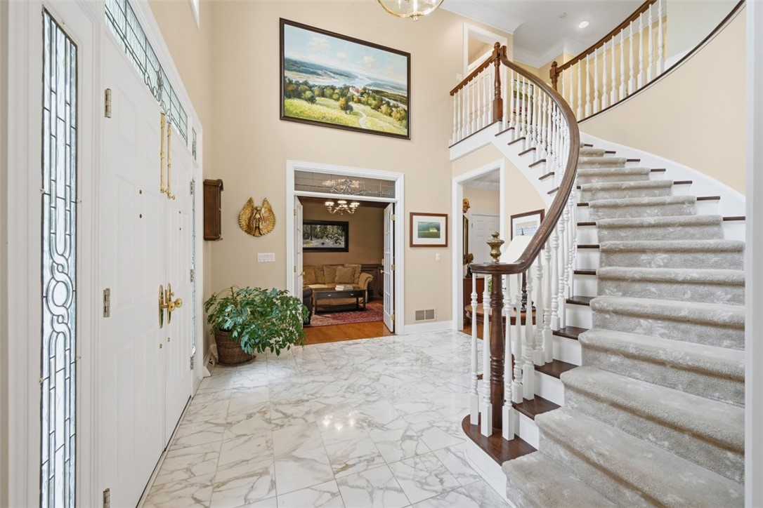 120 Lyndhurst Circle