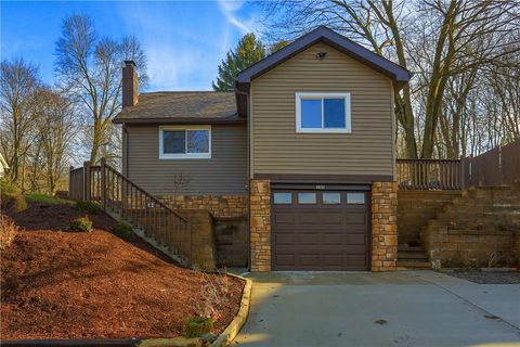 Photo of 155 Dutch Town Rd, Butler, PA 16002 (MLS # 1736521)