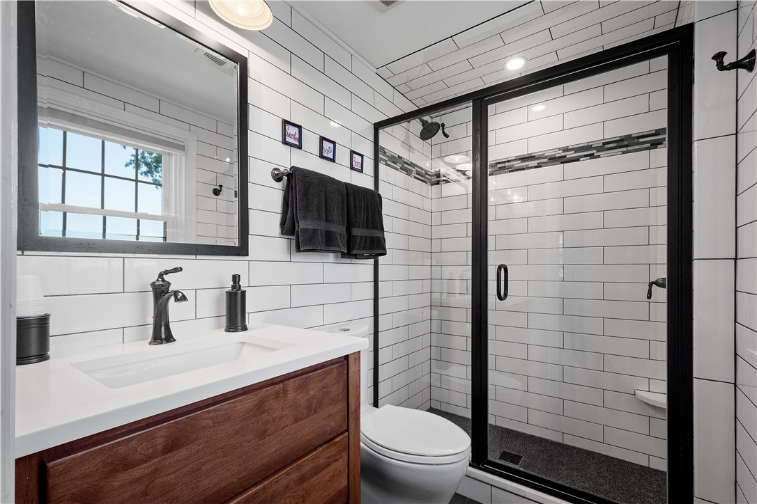 Upper St. Clair, Pennsylvania 15241, United States, 4 Bedrooms Bedrooms, ,3 BathroomsBathrooms,Residential,Pending,83821