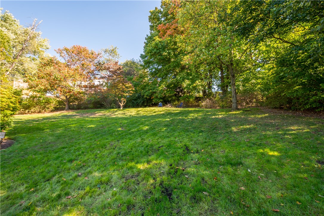 Upper St. Clair, Pennsylvania 15241, United States, 4 Bedrooms Bedrooms, ,3 BathroomsBathrooms,Residential,Pending,83821