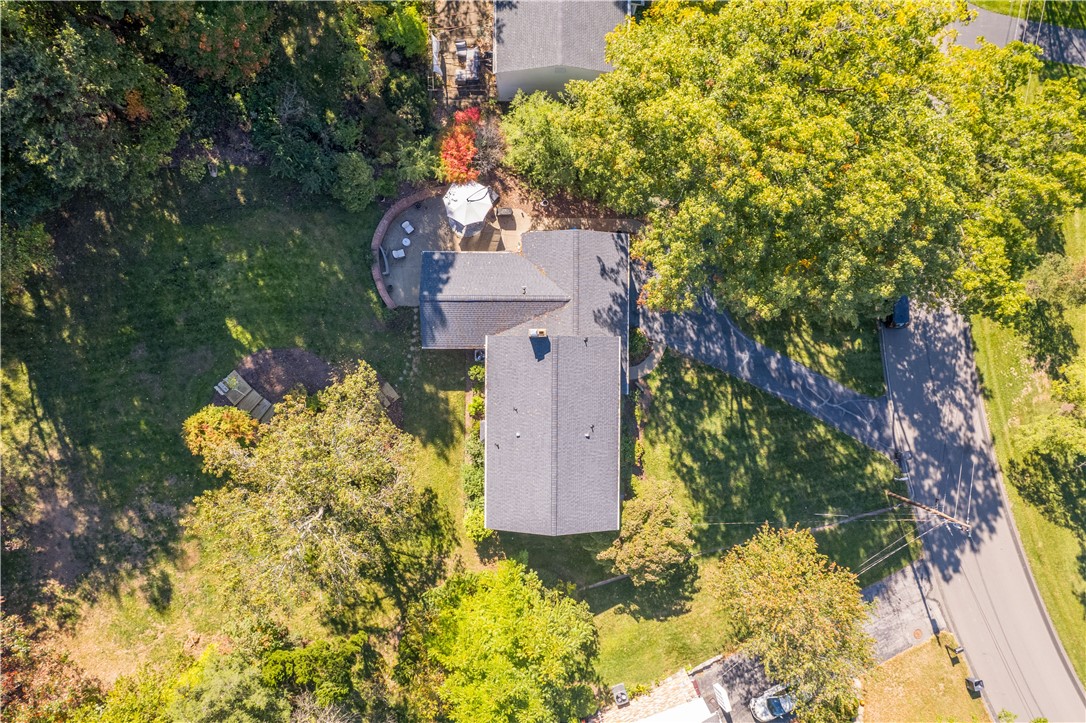 Upper St. Clair, Pennsylvania 15241, United States, 4 Bedrooms Bedrooms, ,3 BathroomsBathrooms,Residential,Pending,83821