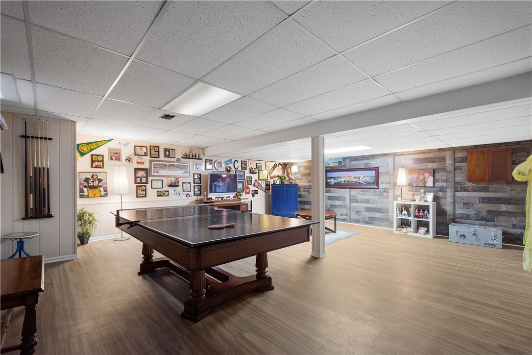 Upper St. Clair, Pennsylvania 15241, United States, 4 Bedrooms Bedrooms, ,3 BathroomsBathrooms,Residential,Pending,83821