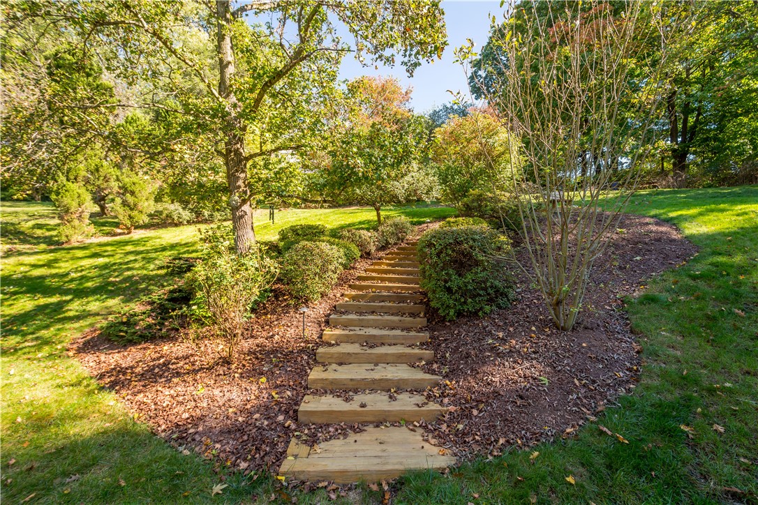 Upper St. Clair, Pennsylvania 15241, United States, 4 Bedrooms Bedrooms, ,3 BathroomsBathrooms,Residential,Pending,83821