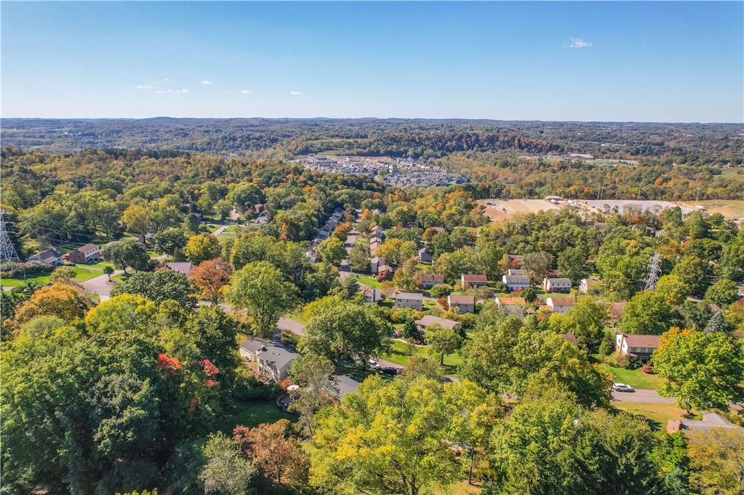 Upper St. Clair, Pennsylvania 15241, United States, 4 Bedrooms Bedrooms, ,3 BathroomsBathrooms,Residential,Pending,83821
