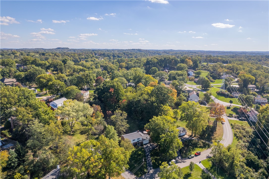 Upper St. Clair, Pennsylvania 15241, United States, 4 Bedrooms Bedrooms, ,3 BathroomsBathrooms,Residential,Pending,83821
