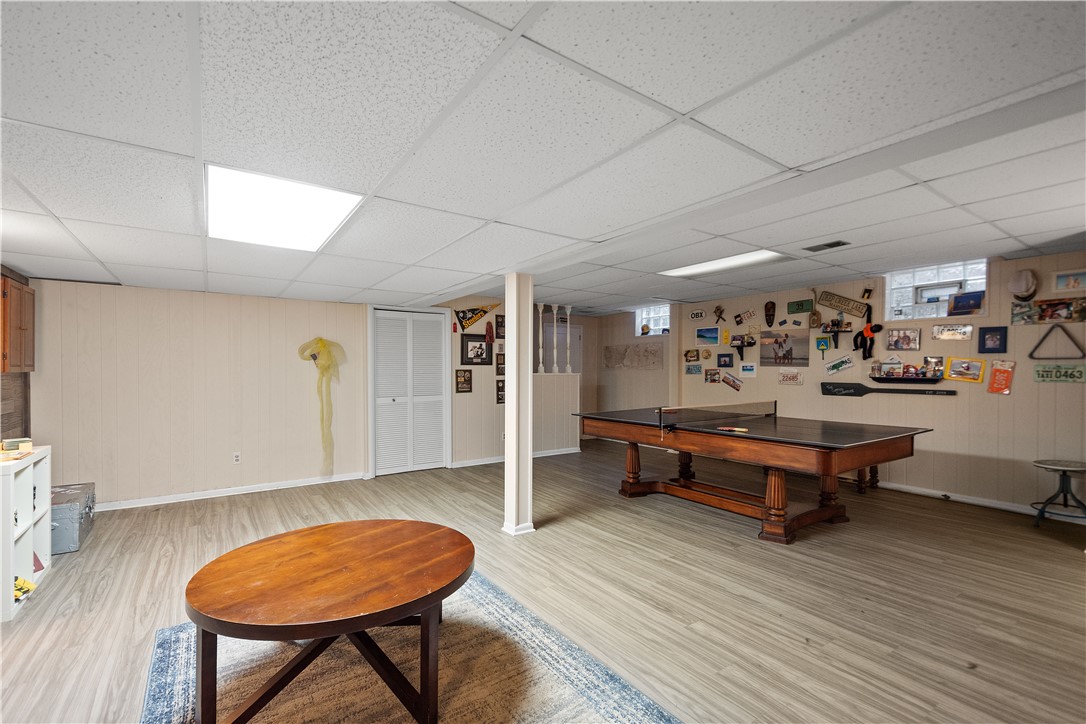 Upper St. Clair, Pennsylvania 15241, United States, 4 Bedrooms Bedrooms, ,3 BathroomsBathrooms,Residential,Pending,83821