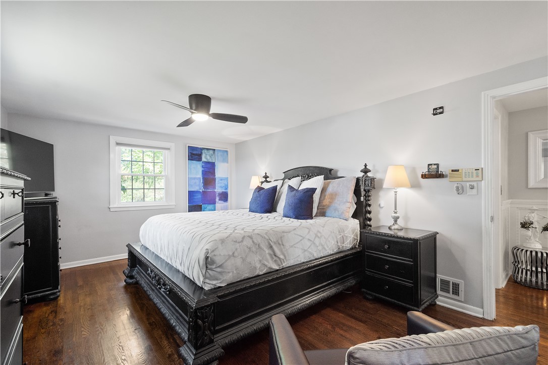 Upper St. Clair, Pennsylvania 15241, United States, 4 Bedrooms Bedrooms, ,3 BathroomsBathrooms,Residential,Pending,83821