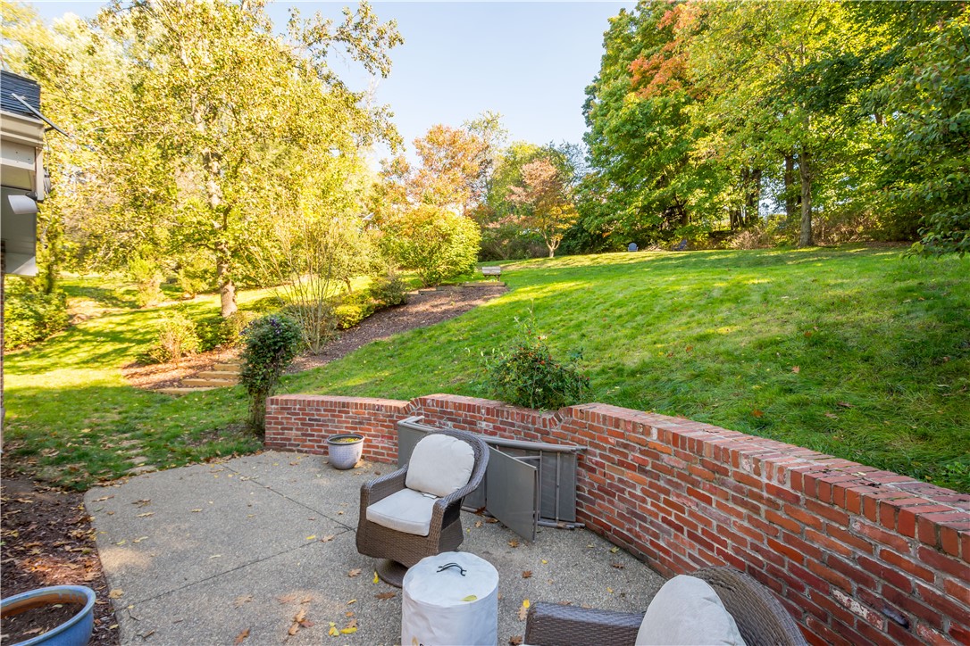 Upper St. Clair, Pennsylvania 15241, United States, 4 Bedrooms Bedrooms, ,3 BathroomsBathrooms,Residential,Pending,83821